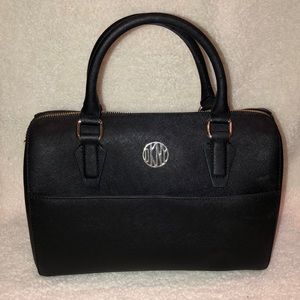 DKNY BLACK HAND BAG